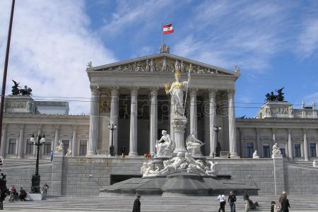 Itinerario tercer día visitando Palacio Schönbrunn, Museo de Historia del Arte y Parlamento de Austria 