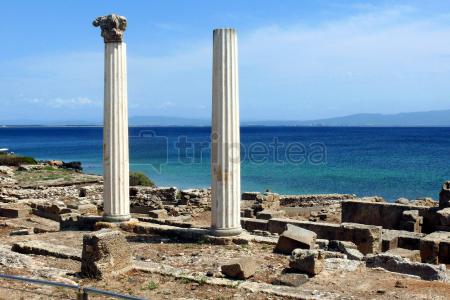 Pueblo de @Bosa y ruinas romanas de Tharros 